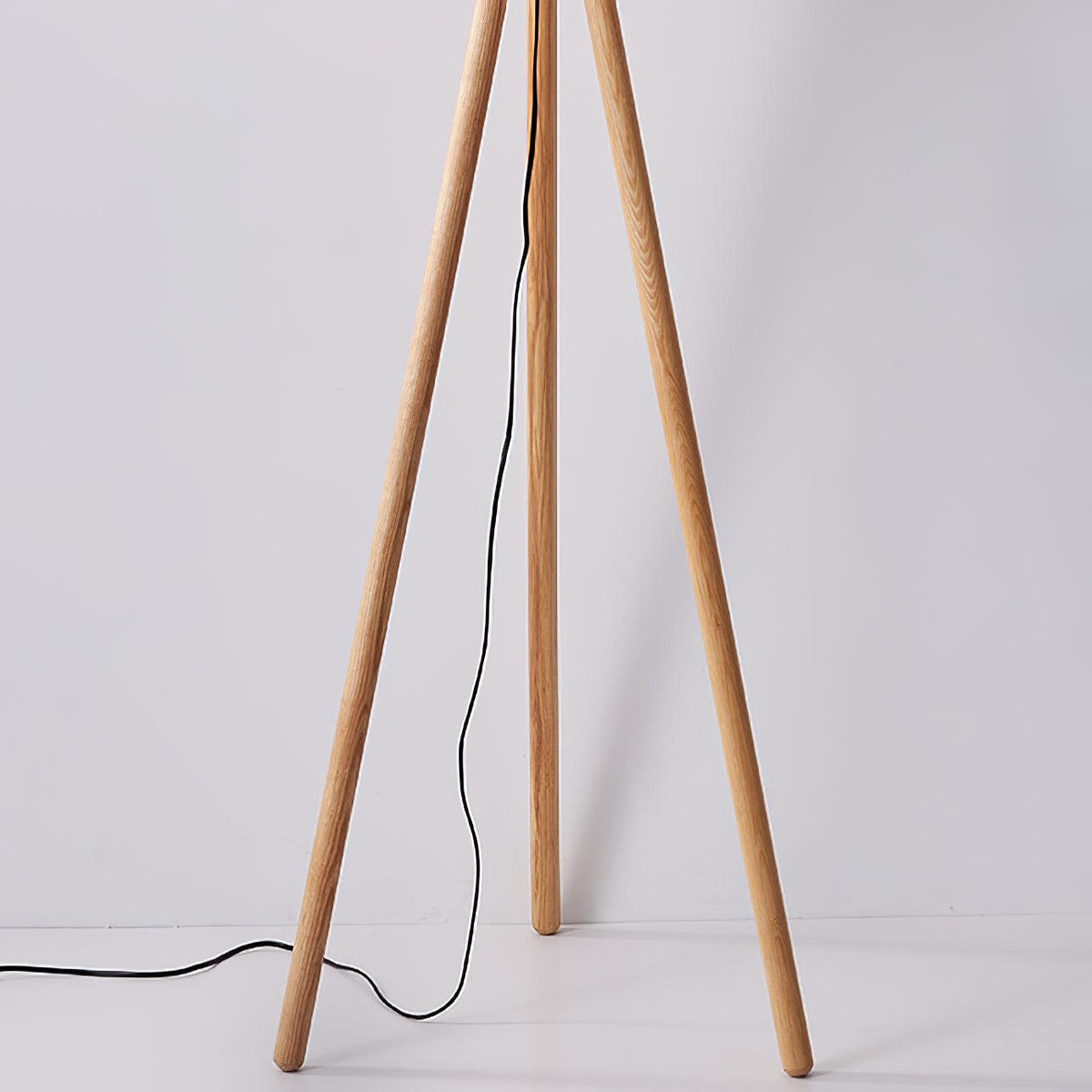 Zetalyre lampa stojąca na trójnogu drewniana