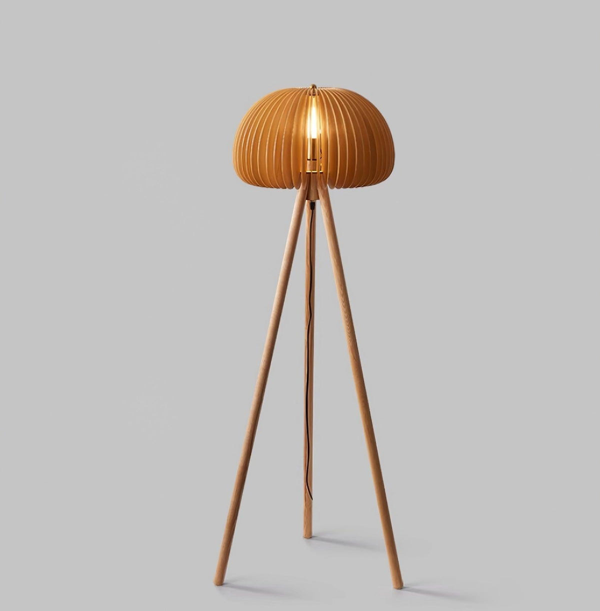 Zetalyre lampa stojąca na trójnogu drewniana