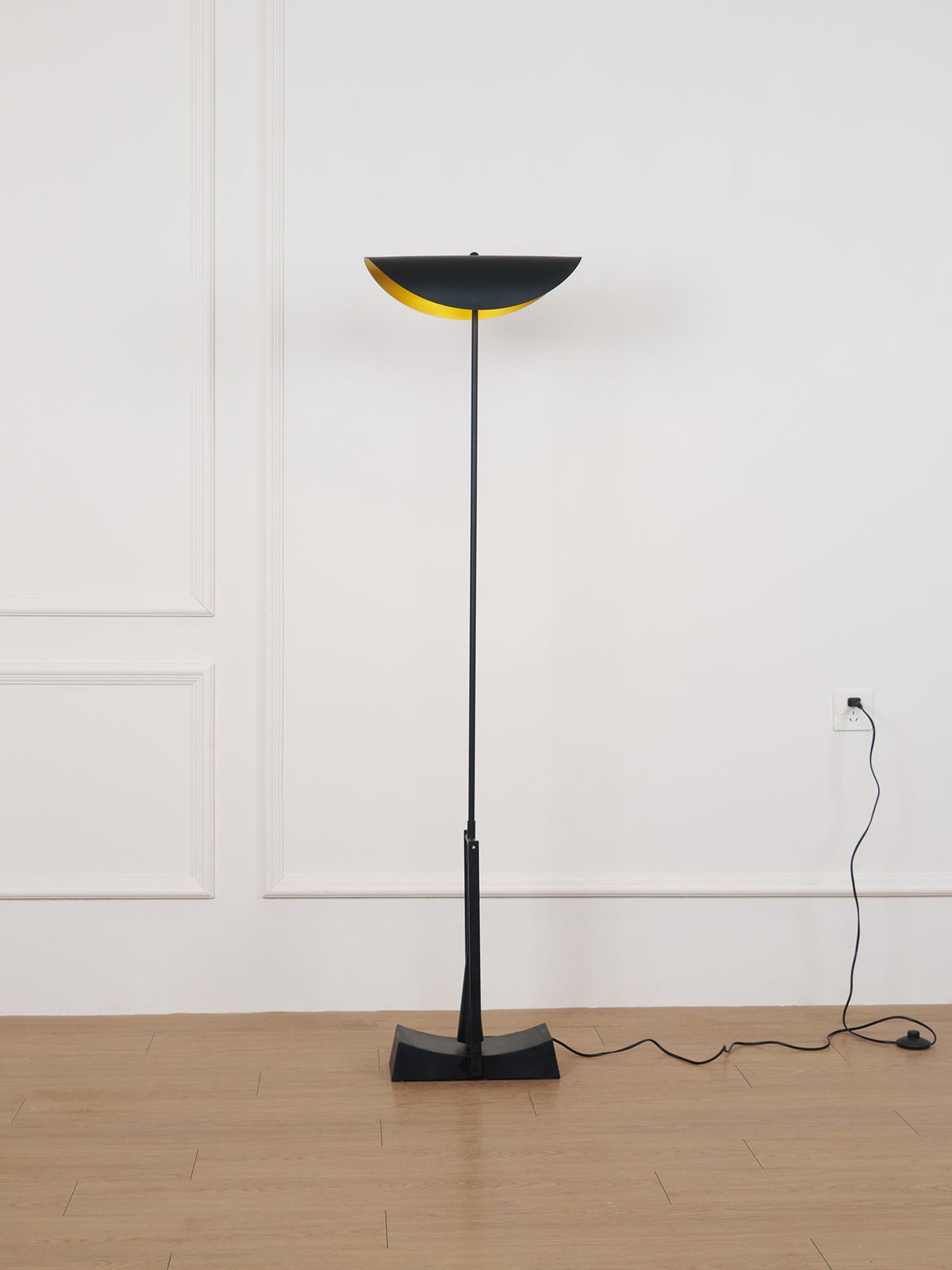 Teriisina lampa stojąca