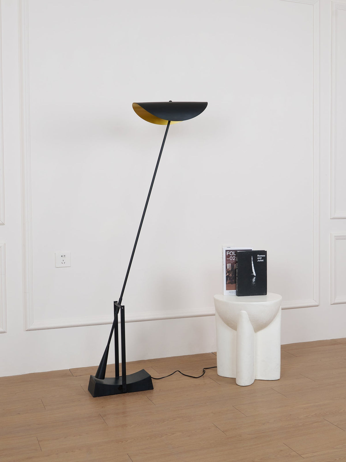 Teriisina lampa stojąca
