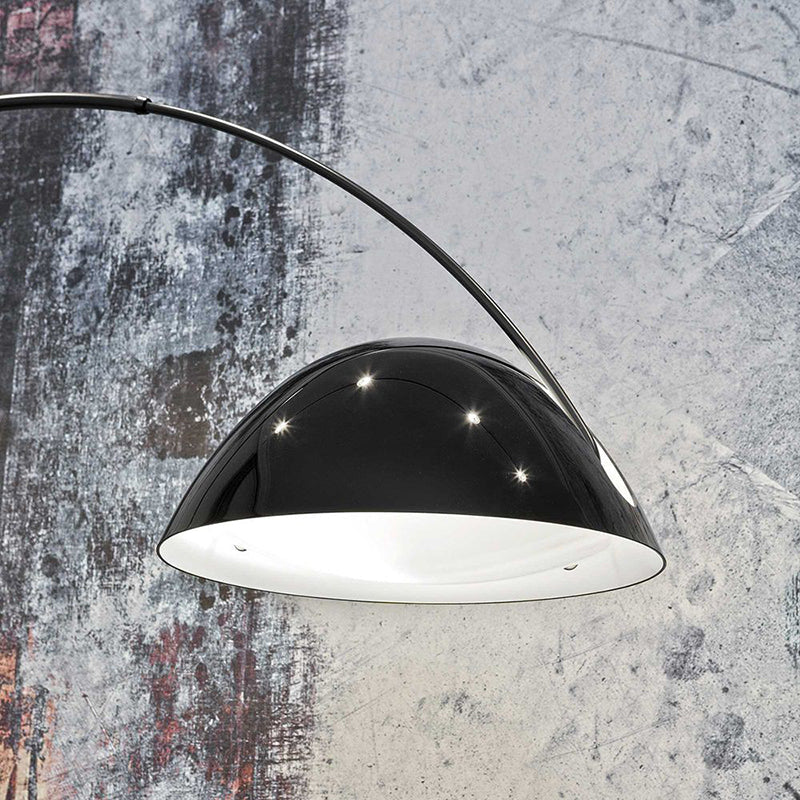 Avi Modrn lampa stojąca z metalu w kolorze czarnym