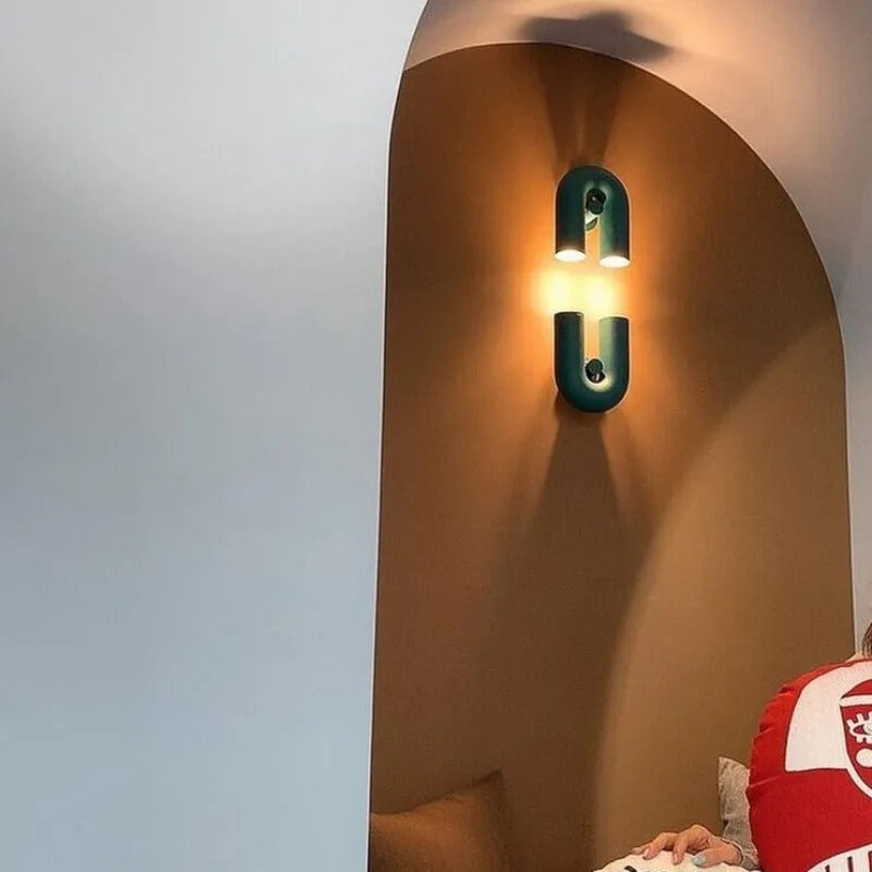 Kinkiet Felix z metalu LED w kształcie litery U, czarny/niebieski/szary/czerwony, do sypialni