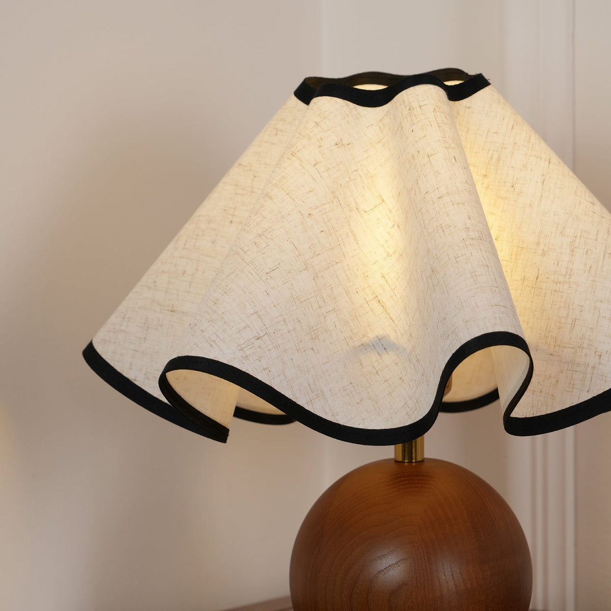Kalion drewniana lampa stołowa z płótna